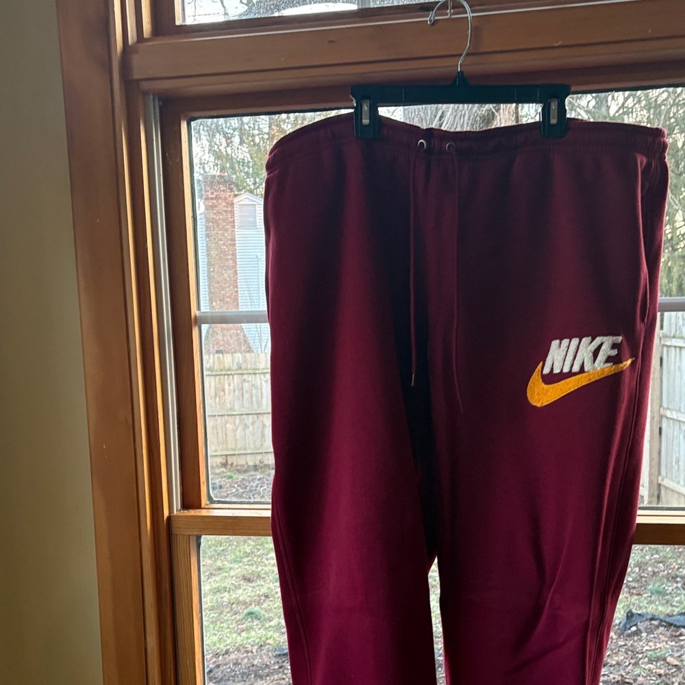 Nike Burgundy Hoodie and Joggers Set, men’s XXL. Comfy. Worn once, brand new - Picture 5 of 10